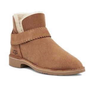 UGG Women's McKay Boot Size 9